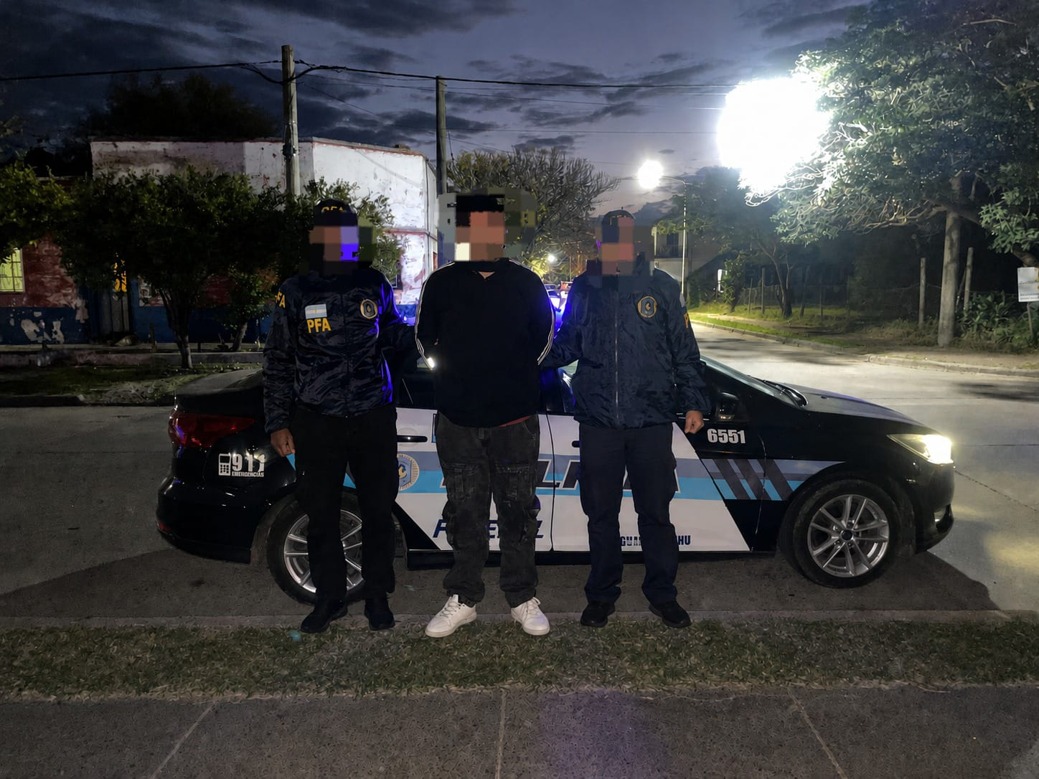 Detienen a sospechoso por venta de drogas en Pueblo Nuevo