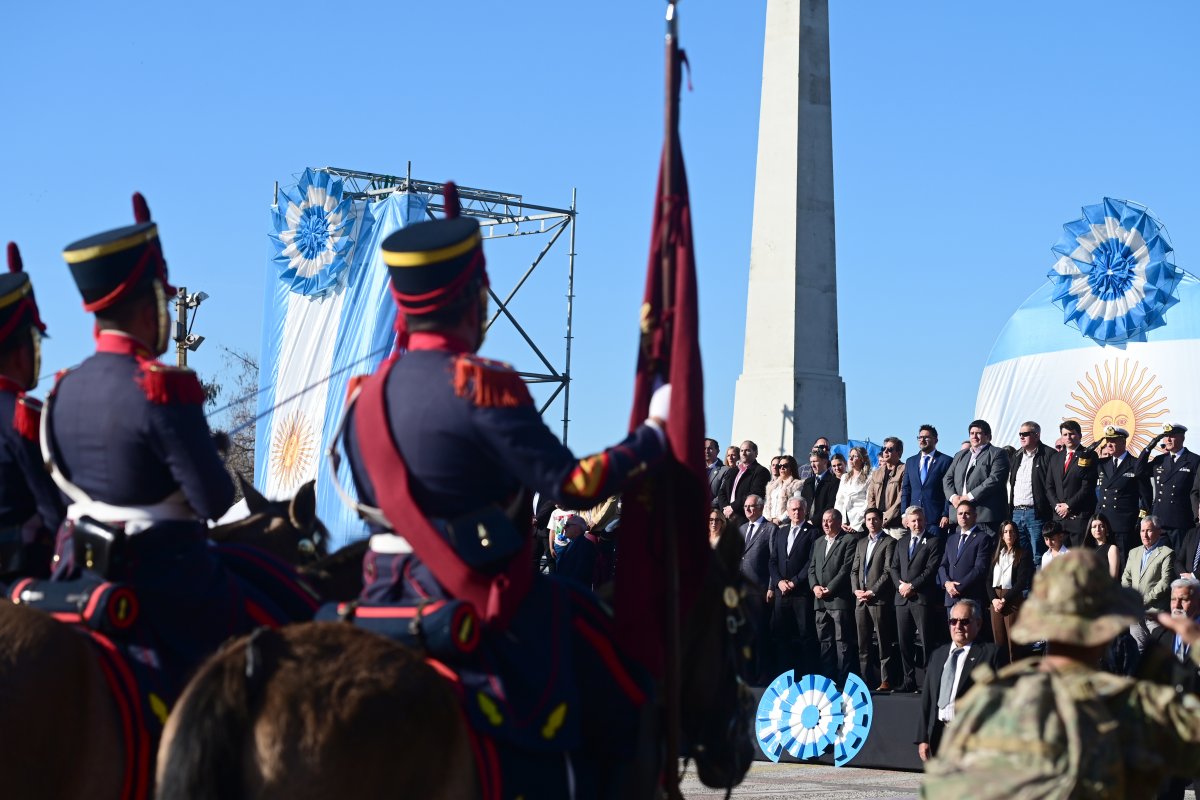 Gualeguaychú celebra el 9 de Julio con desfile cívico-militar y dos exhibiciones de la Brigada Blanca