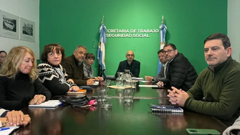 El gobierno mejoró la propuesta a estatales y liquidará los haberes de julio con 3% de aumento