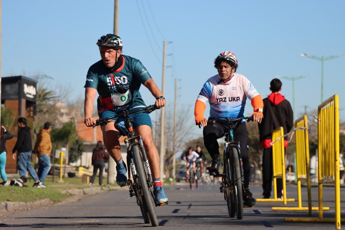Gualeguaychú vive un fin de semana con competencias de vóley, bádminton, duatlón y motociclismo
